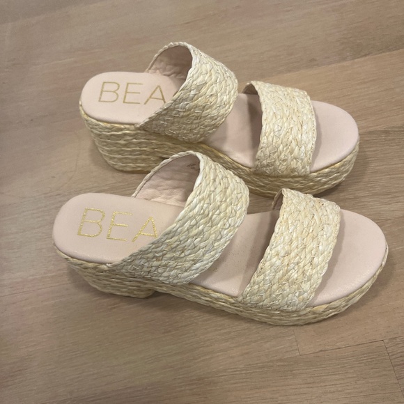 Tan wedges - Picture 1 of 2